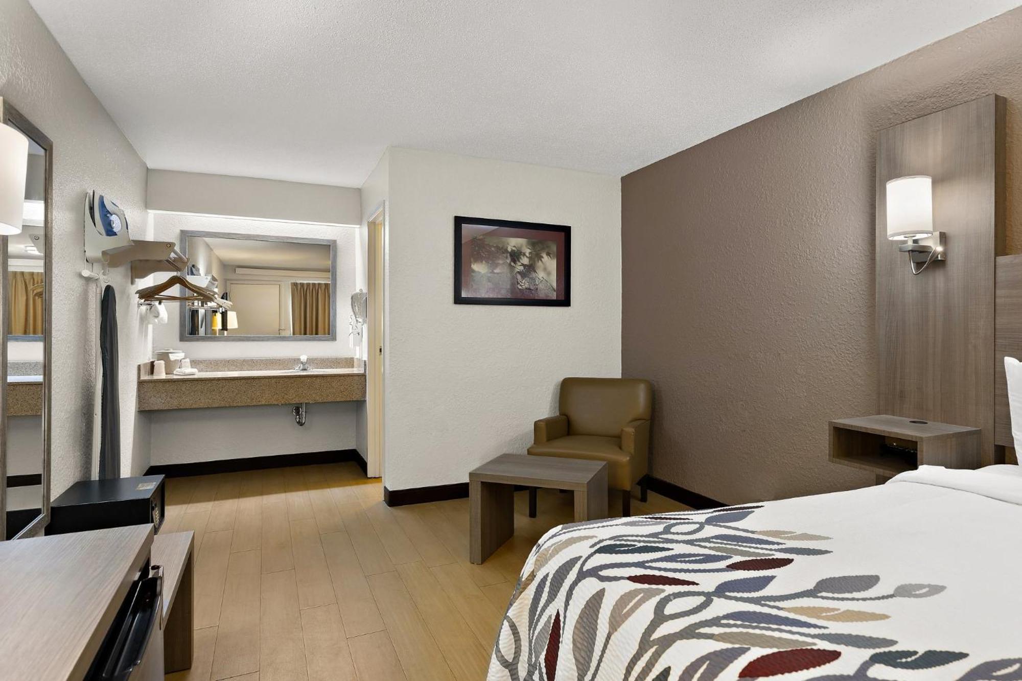 Red Roof Inn Cleveland - Westlake Dış mekan fotoğraf