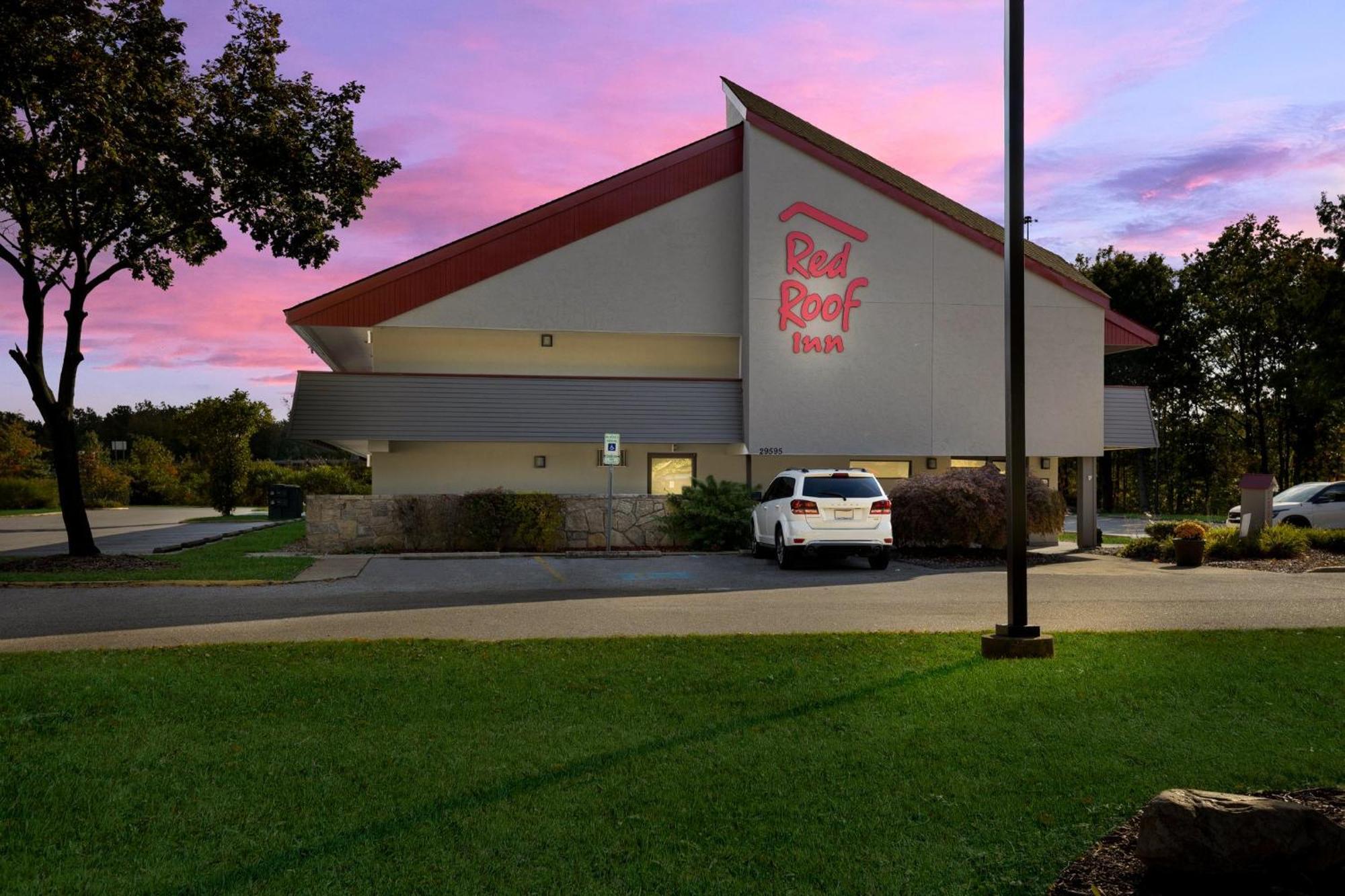 Red Roof Inn Cleveland - Westlake Dış mekan fotoğraf